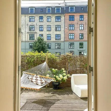 With Terrace And Garden At Frederiksberg Kopenhaga